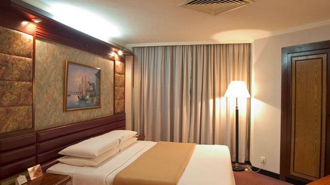 Golden Dragon Hotel Kunming Servis gambar